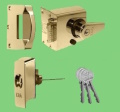 THIS IS A BRITISH STANDARD INSURANCE APPROVED LOCK TO REPLACE A STANDARD YALE LOCK