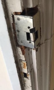 THIS IS THE BEFORE WE REPARE THE DOOR FRAME